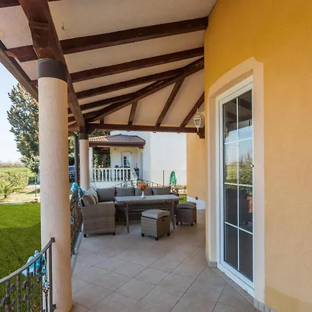 Palma With Grill & Pool Vila