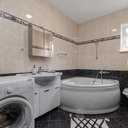 Palma With Grill & Pool * Gedići