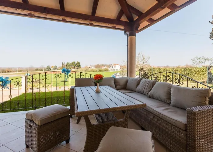 Villa Palma With Grill & Pool