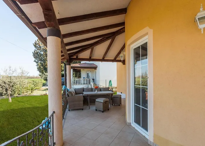 Palma With Grill & Pool Villa